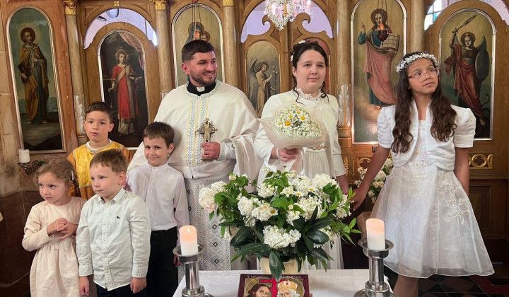 Slovesnost prvega obhajila v grkokatoliški župniji v Metliki